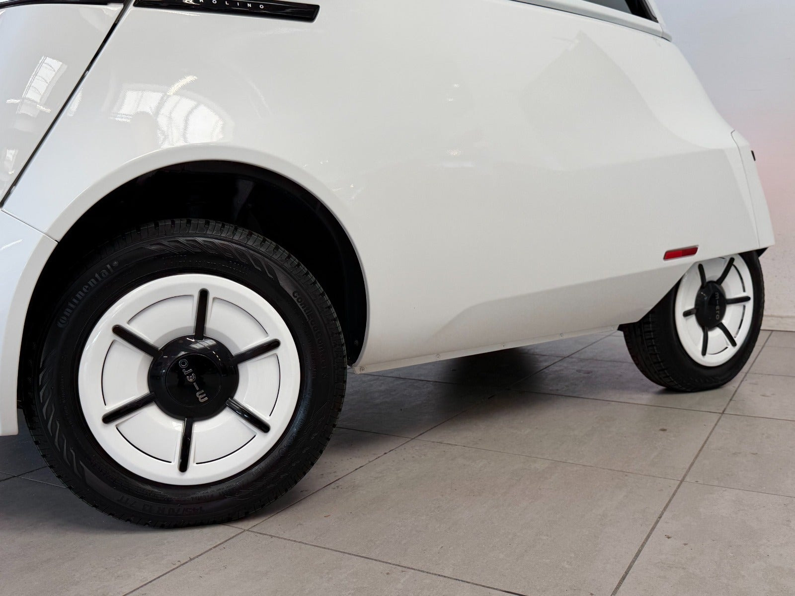 Hvid Micro Microlino fra 2023