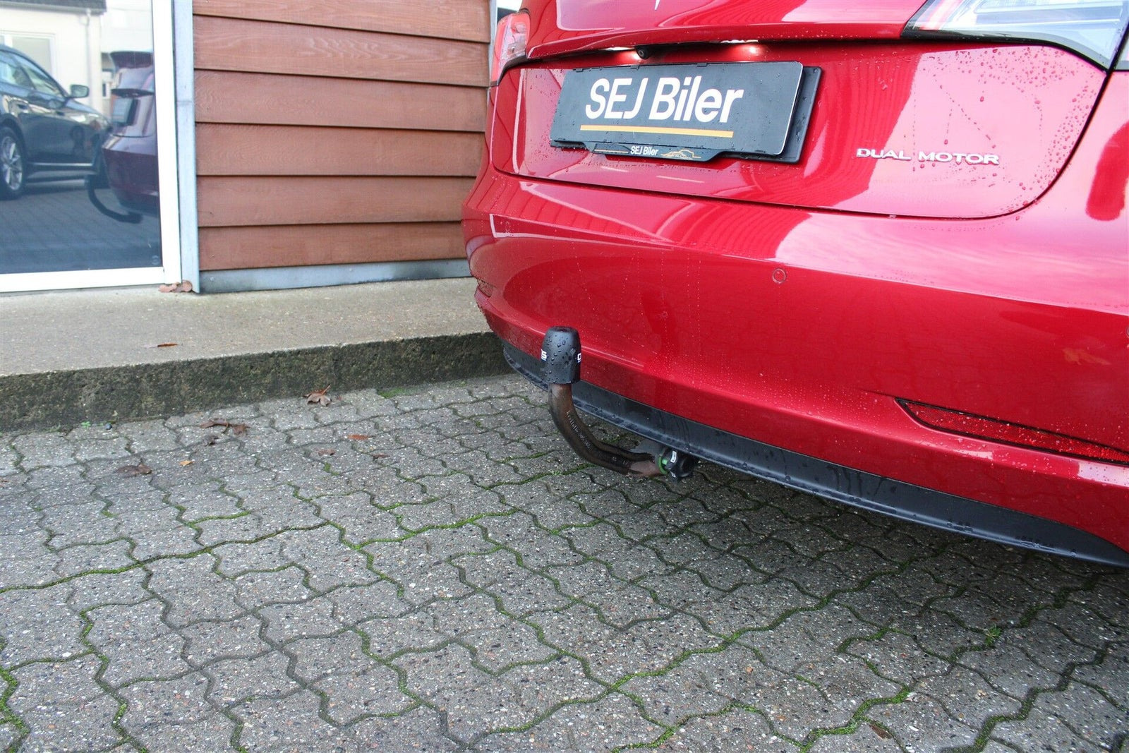 Rød Tesla Model 3 fra 2020