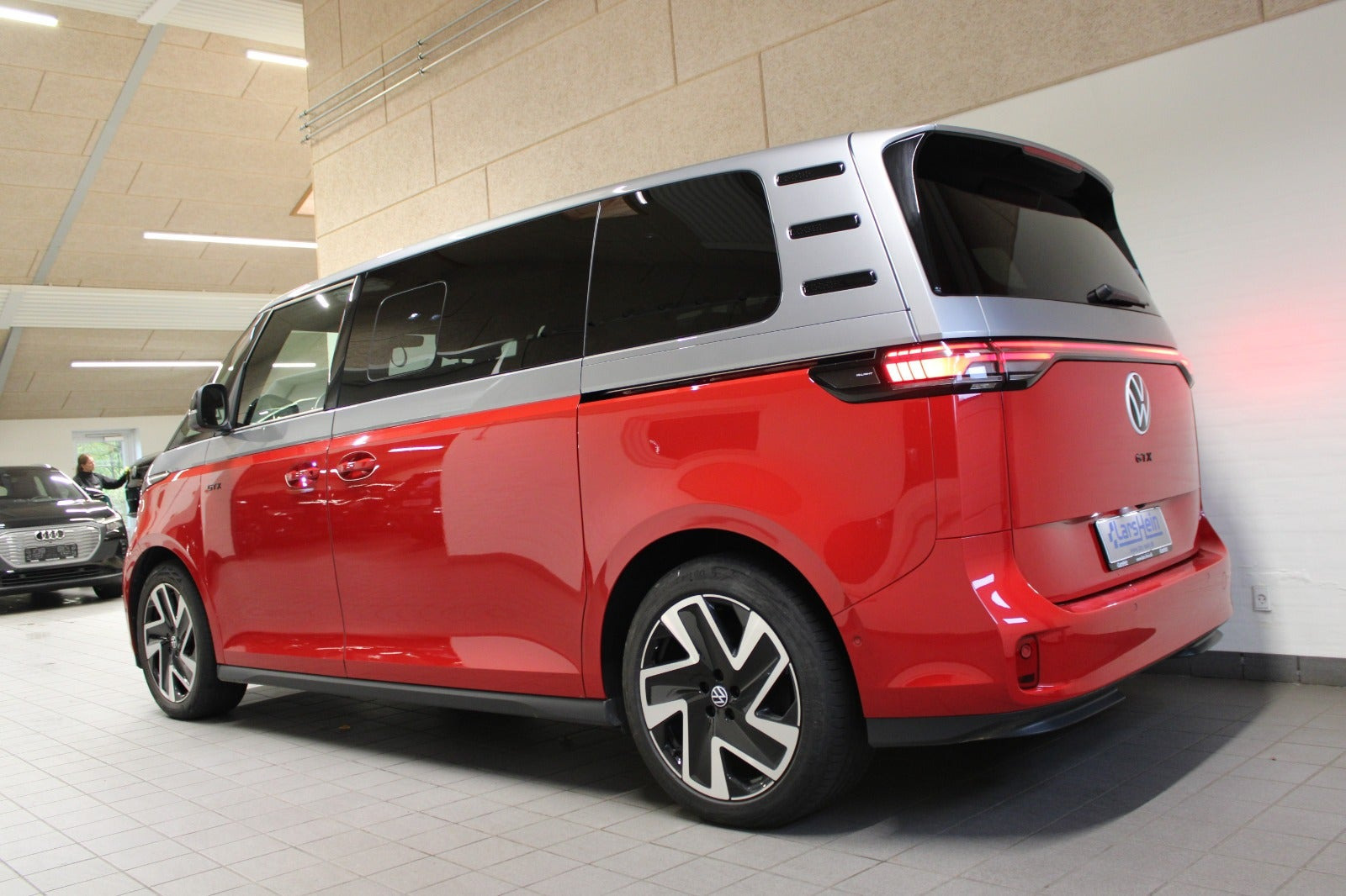 Grå VW ID.Buzz fra 2025