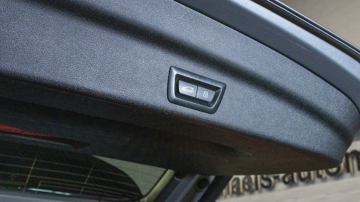 Blå BMW iX1 fra 2023