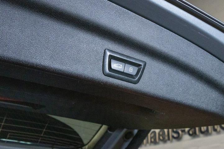 Blå BMW iX1 fra 2023