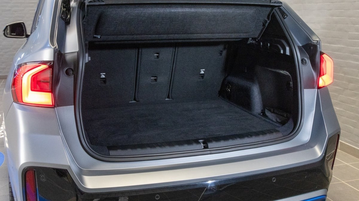 Blå BMW iX1 fra 2023