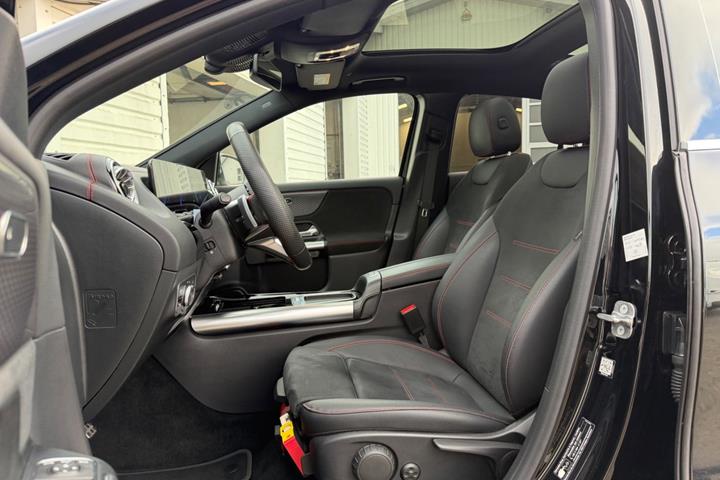 Sort Mercedes EQA250+ fra 2025
