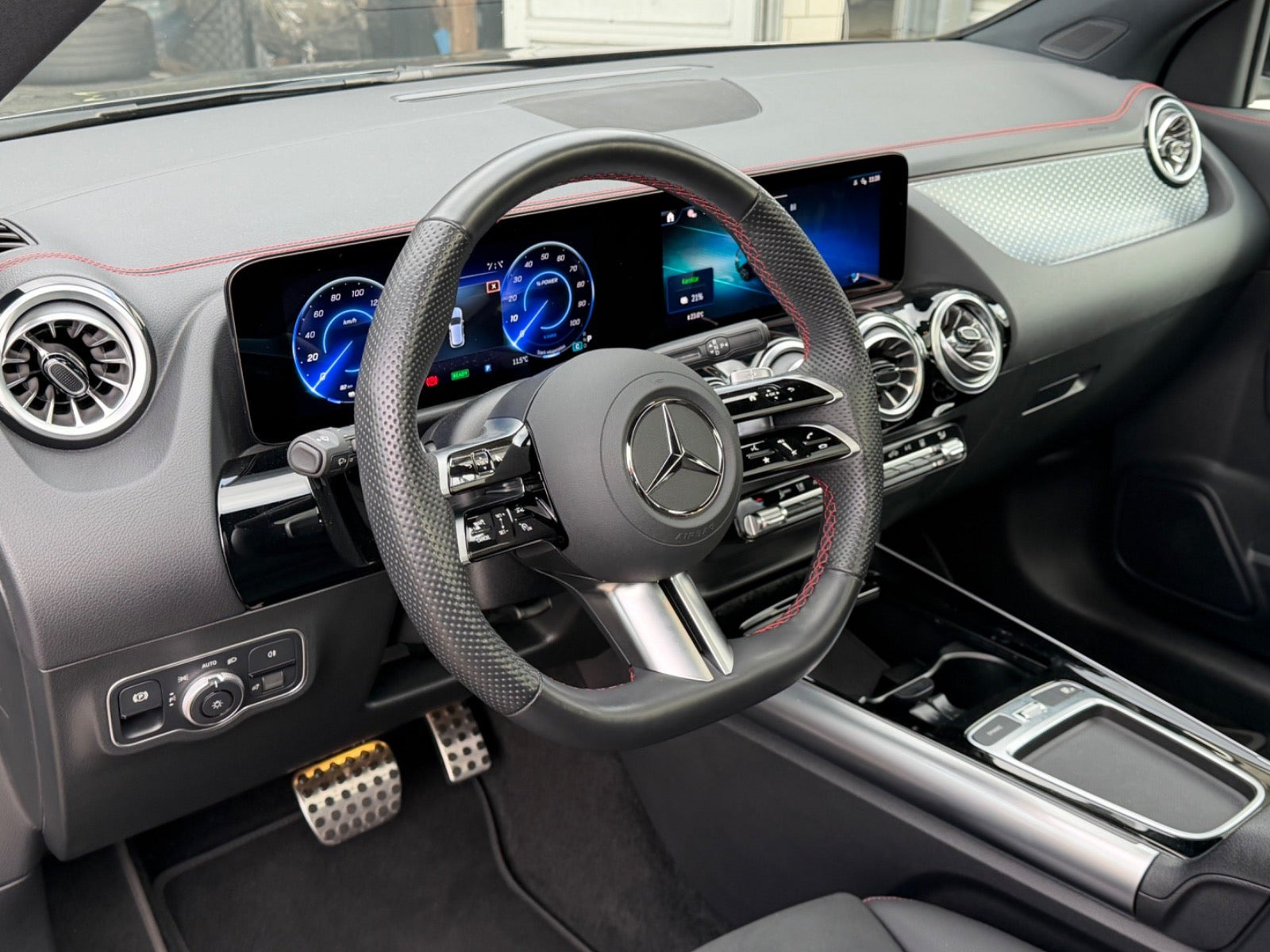 Sort Mercedes EQA250+ fra 2025