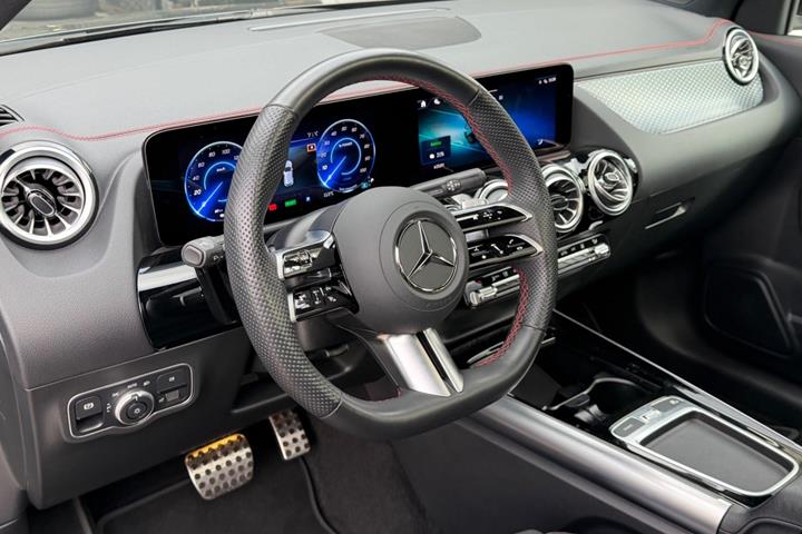 Sort Mercedes EQA250+ fra 2025