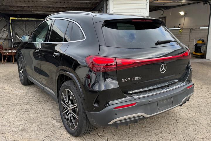Sort Mercedes EQA250+ fra 2025
