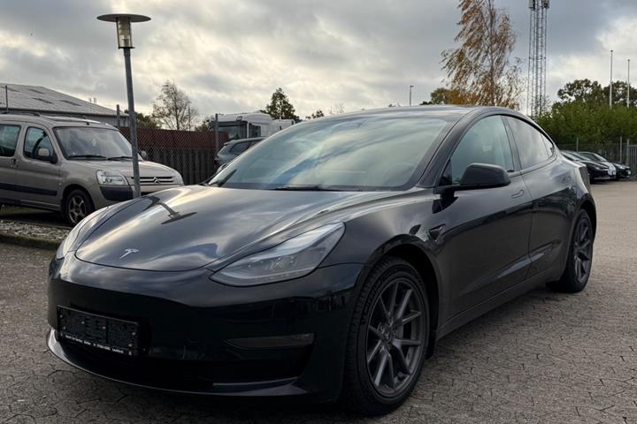 Sort Tesla Model 3 fra 2023