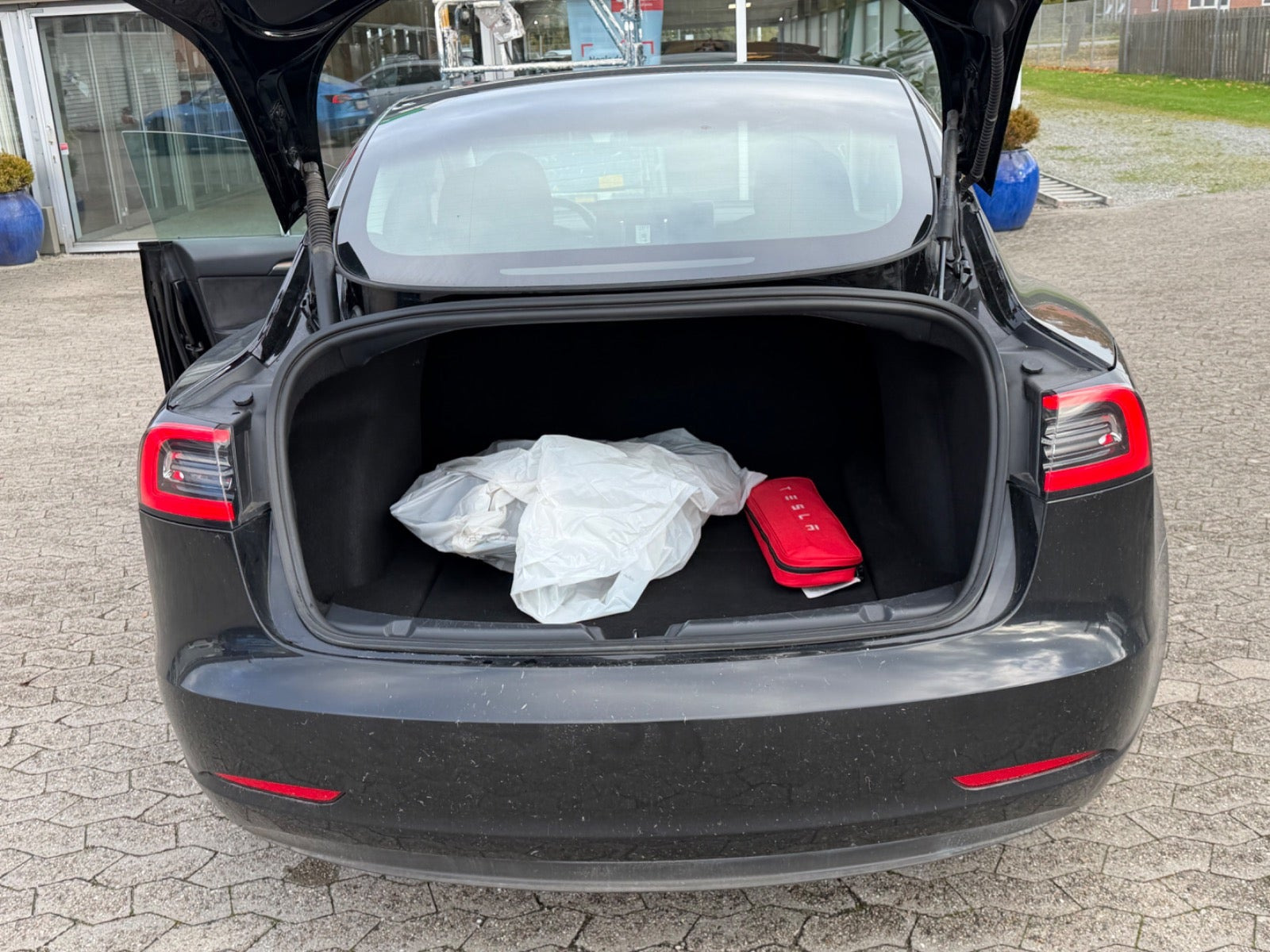 Sort Tesla Model 3 fra 2023