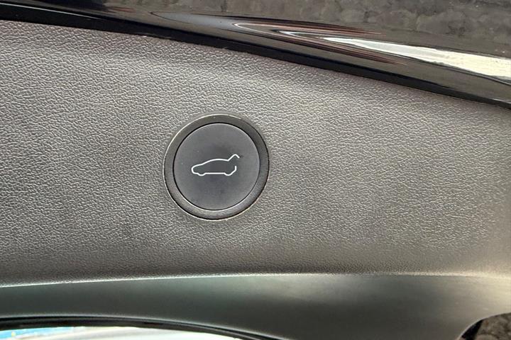 Sort Tesla Model 3 fra 2023