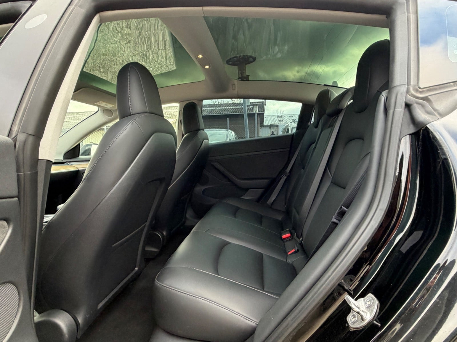 Sort Tesla Model 3 fra 2023