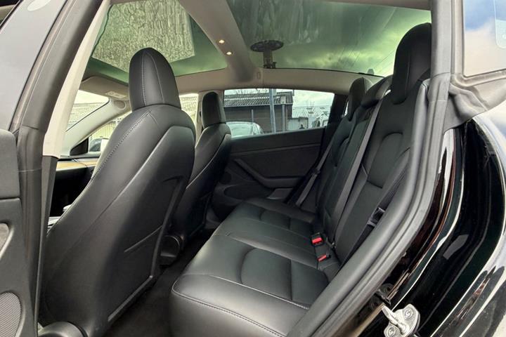 Sort Tesla Model 3 fra 2023