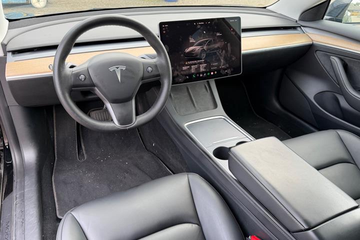 Sort Tesla Model 3 fra 2023