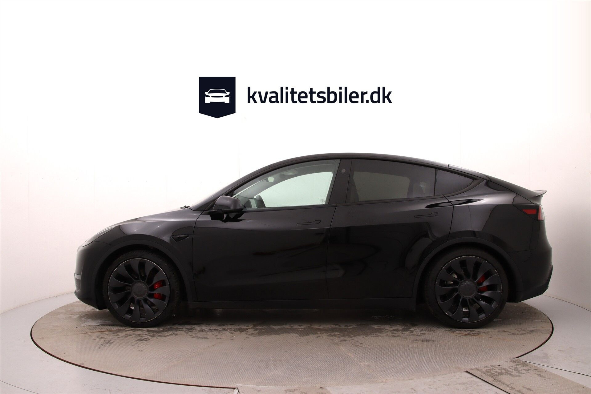 Sort Tesla Model Y fra 2025