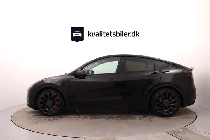 Sort Tesla Model Y fra 2025