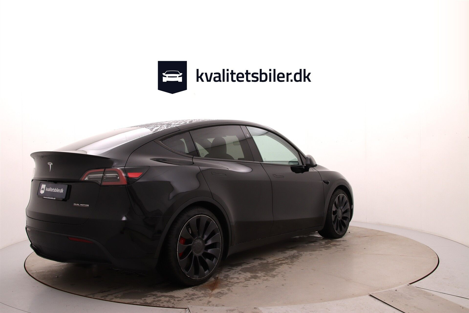 Sort Tesla Model Y fra 2025