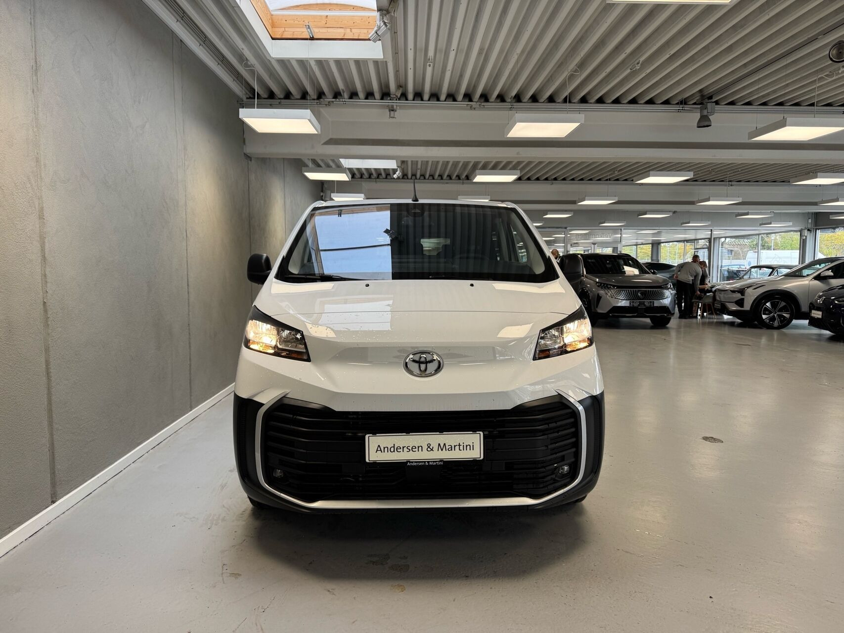 Hvid Toyota Proace Verso Electric fra 2024