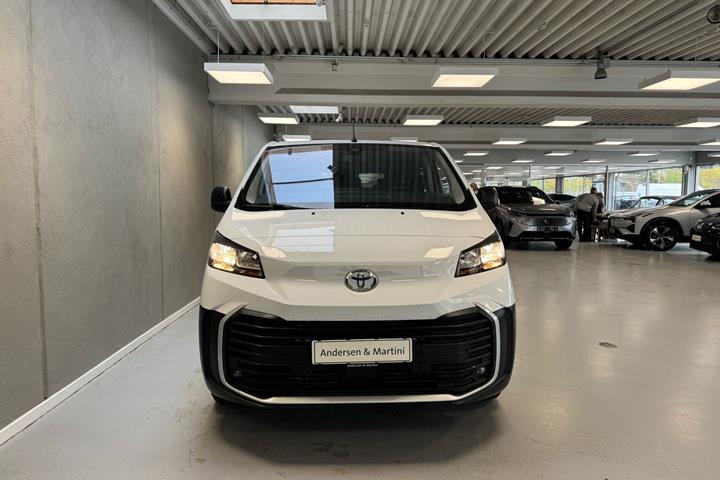 Hvid Toyota Proace Verso Electric fra 2024