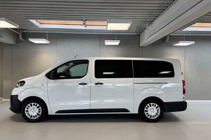 Hvid Toyota Proace Verso Electric fra 2024