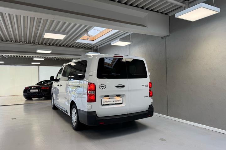 Hvid Toyota Proace Verso Electric fra 2024