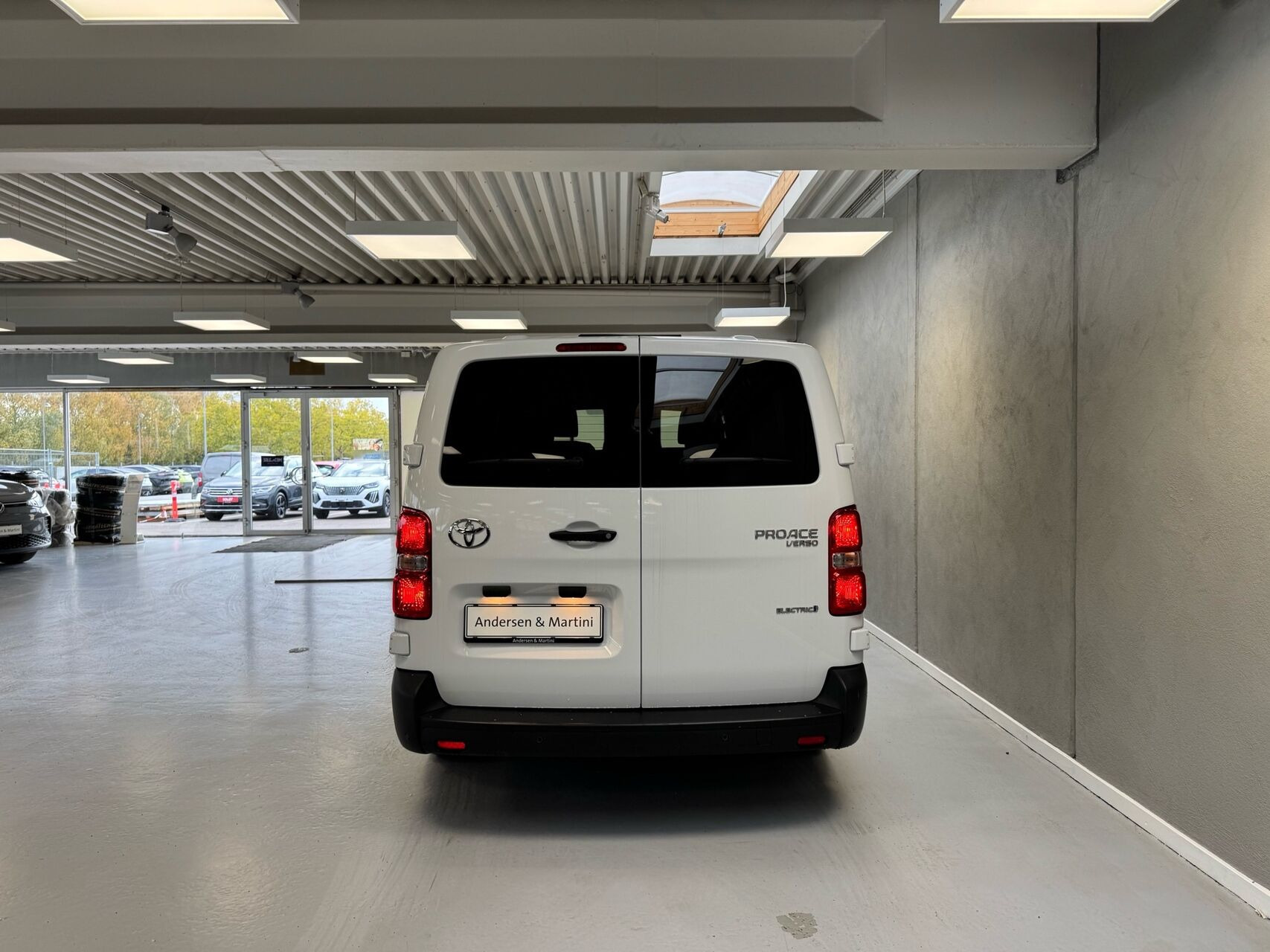 Hvid Toyota Proace Verso Electric fra 2024