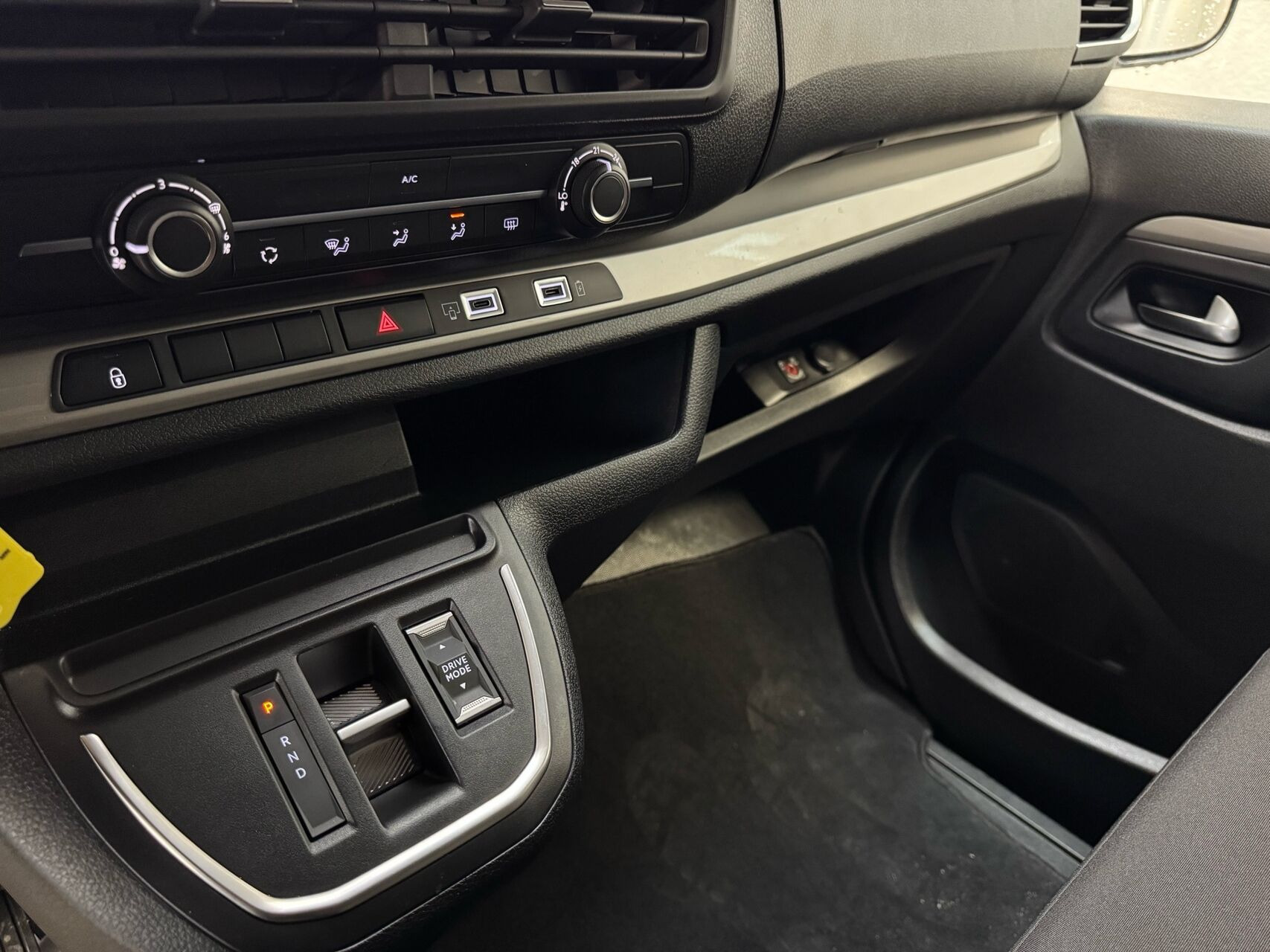 Hvid Toyota Proace Verso Electric fra 2024