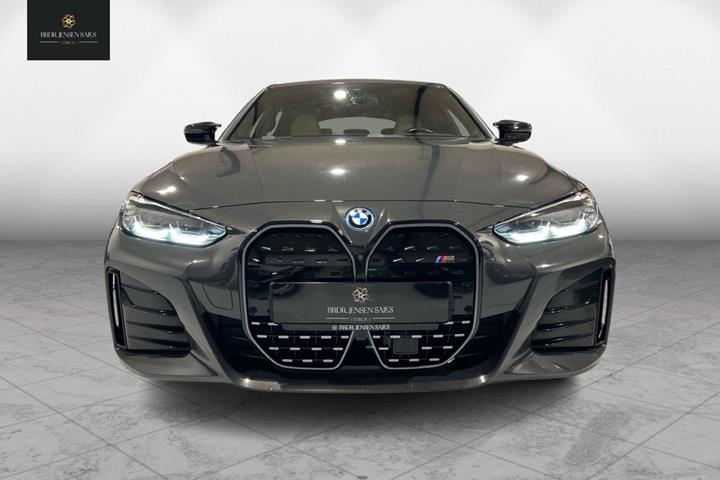 Grå BMW i4 fra 2023