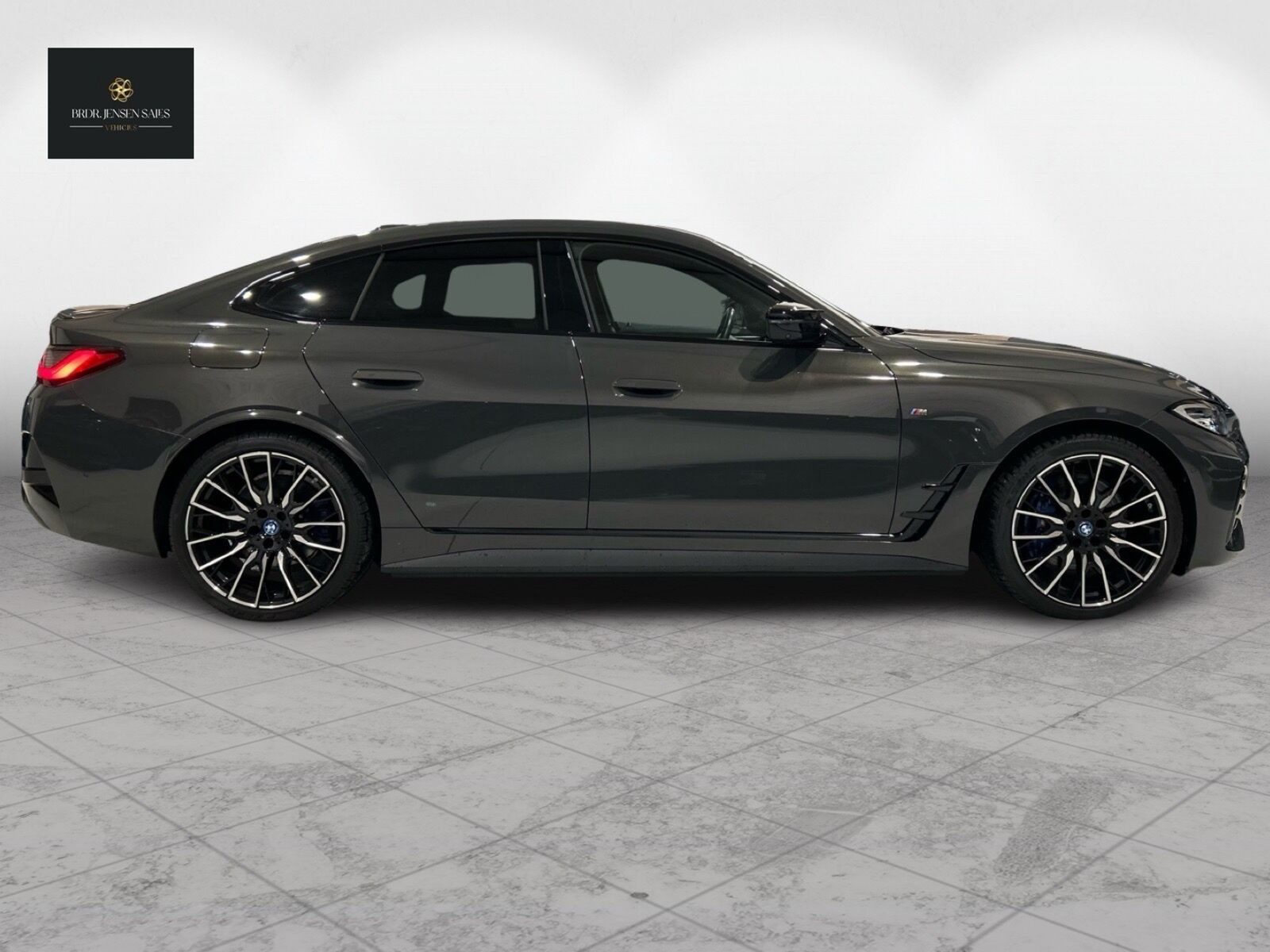 Grå BMW i4 fra 2023