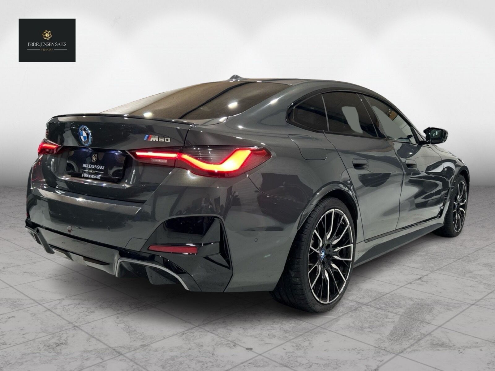 Grå BMW i4 fra 2023