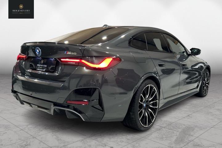 Grå BMW i4 fra 2023