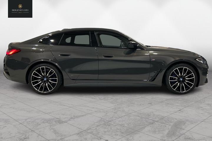 Grå BMW i4 fra 2023