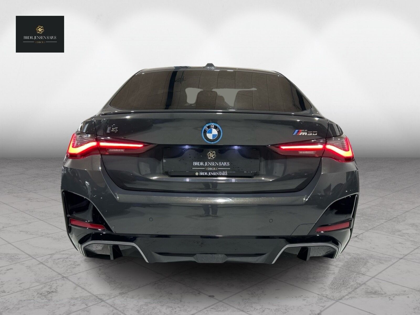 Grå BMW i4 fra 2023