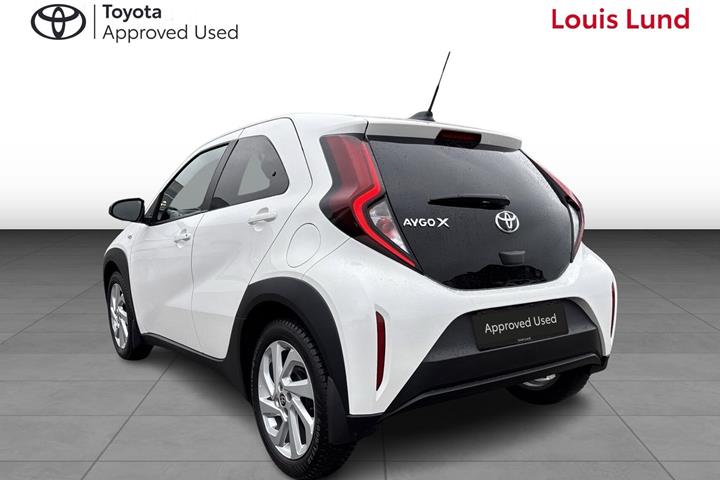 Hvid Toyota Aygo X fra 2024