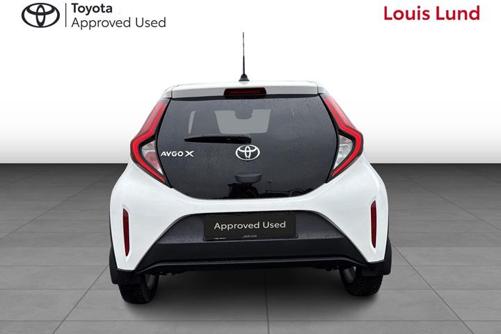 Hvid Toyota Aygo X fra 2024