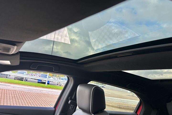 Rød Honda e:Ny1 fra 2024