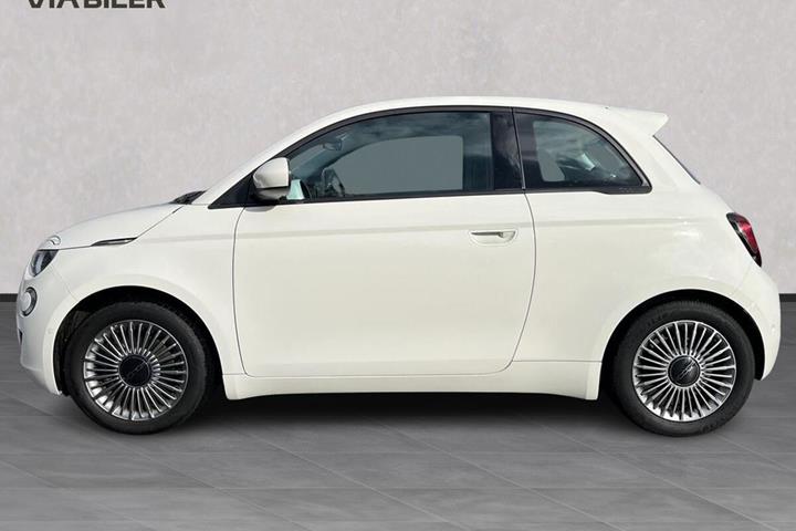 Hvid Fiat 500e fra 2024