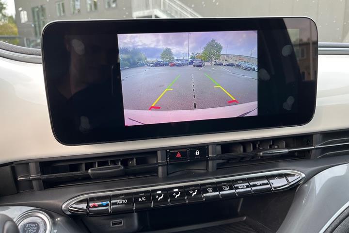 Hvid Fiat 500e fra 2024
