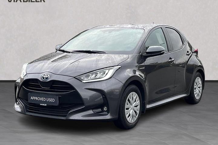 Grå Toyota Yaris fra 2021