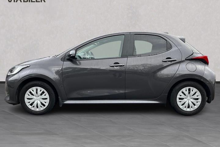 Grå Toyota Yaris fra 2021
