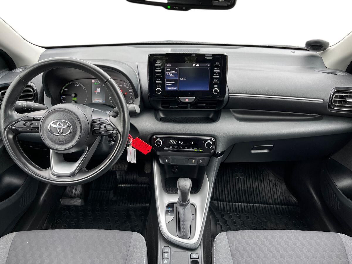 Grå Toyota Yaris fra 2021