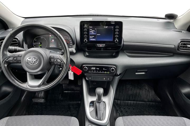 Grå Toyota Yaris fra 2021