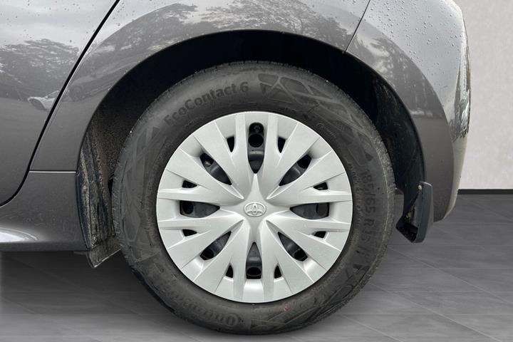 Grå Toyota Yaris fra 2021