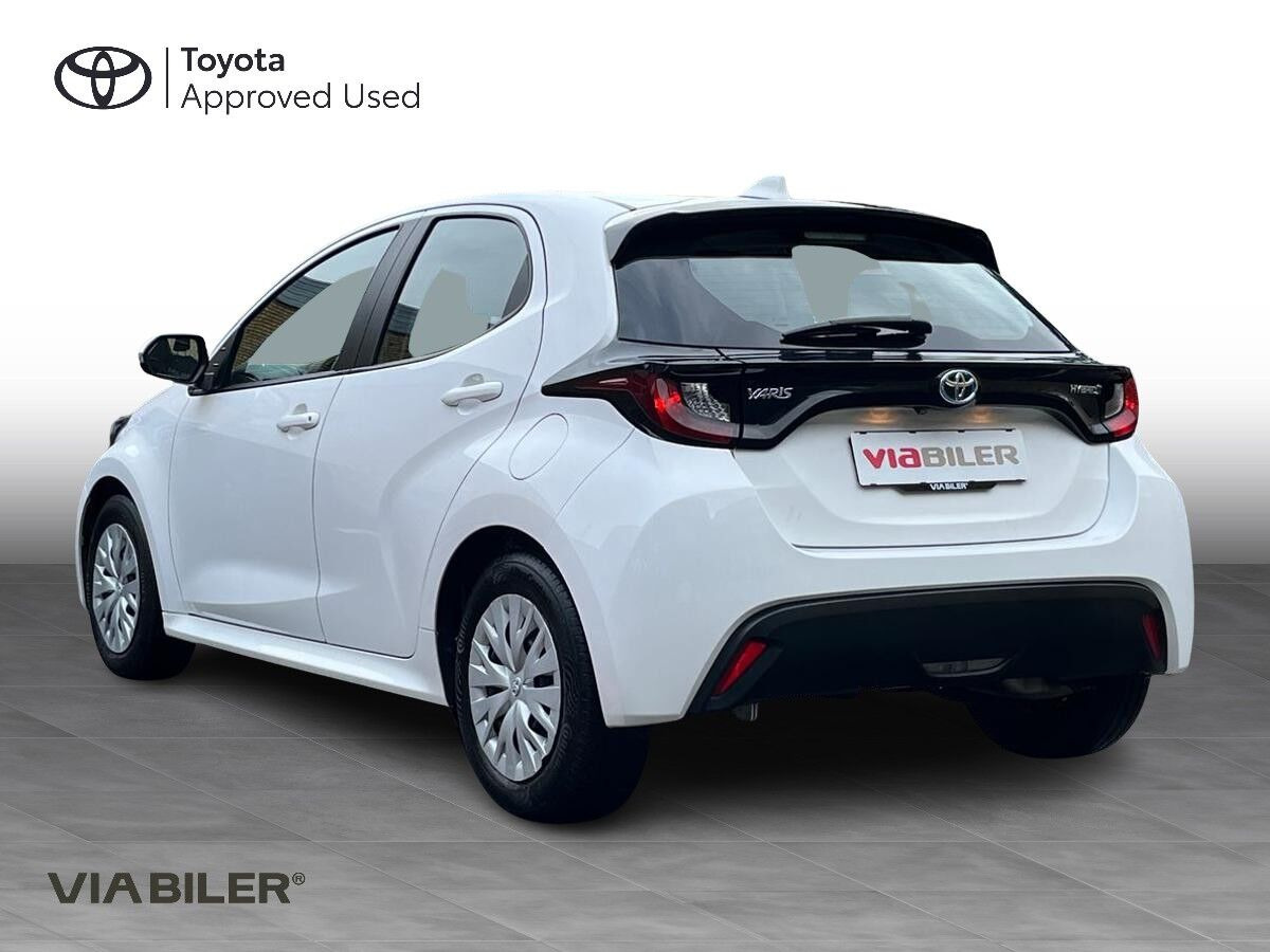 Hvid Toyota Yaris fra 2022