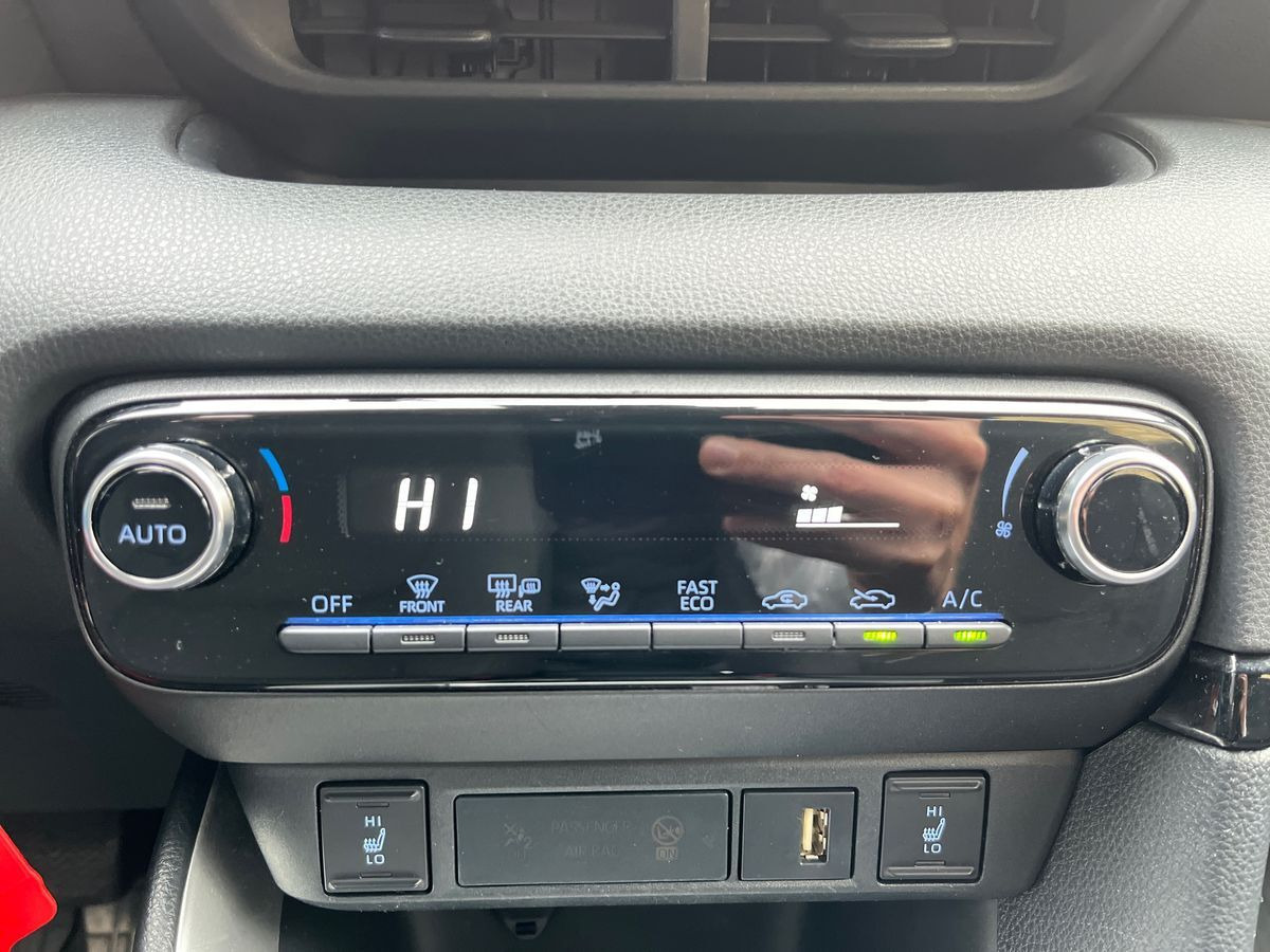 Hvid Toyota Yaris fra 2022