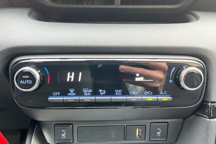 Hvid Toyota Yaris fra 2022