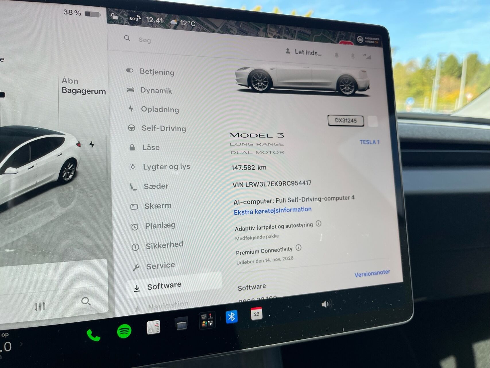 Hvid Tesla Model 3 fra 2023