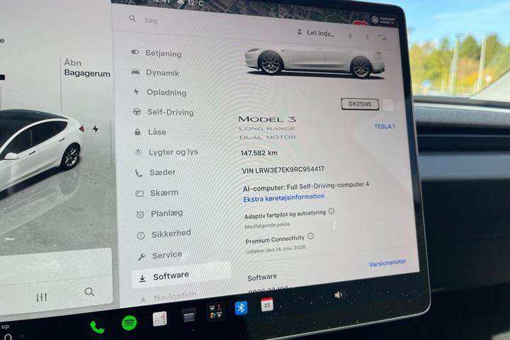 Hvid Tesla Model 3 fra 2023