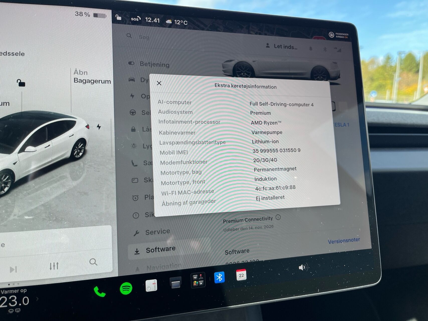 Hvid Tesla Model 3 fra 2023