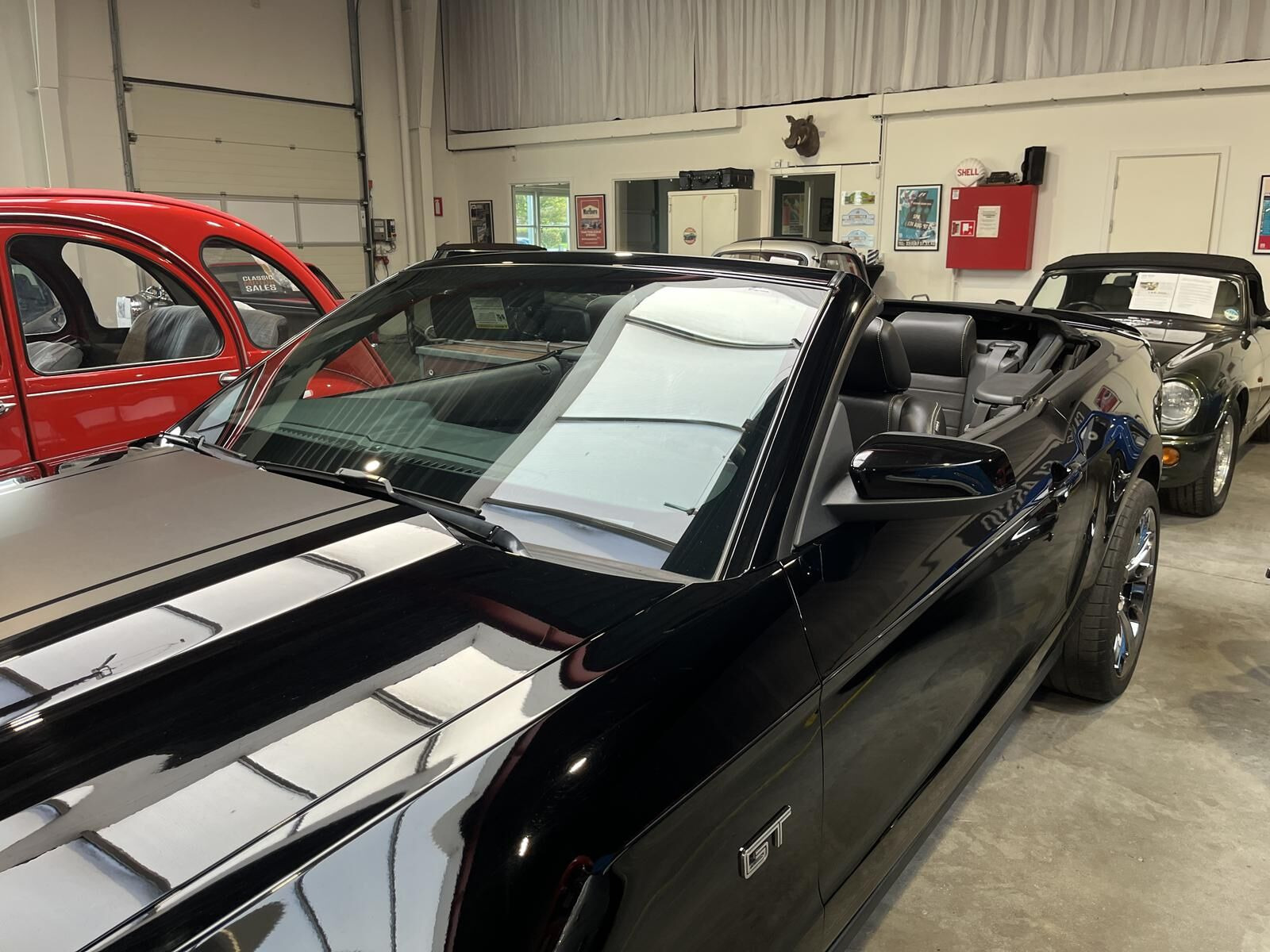 Sort Ford Mustang fra 2010