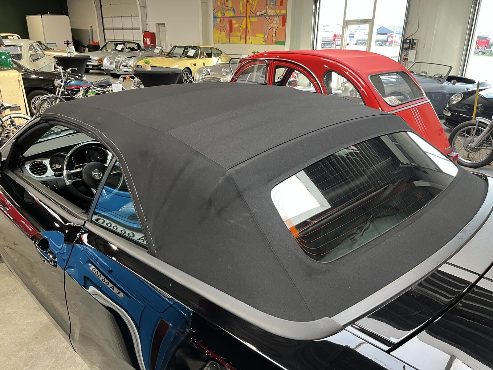 Sort Ford Mustang fra 2010