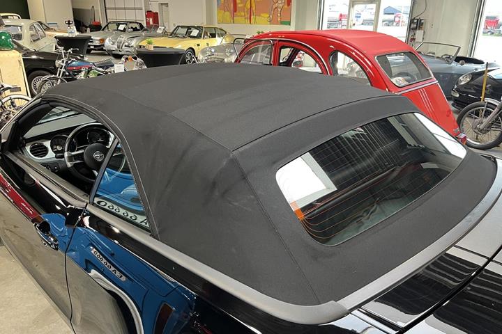 Sort Ford Mustang fra 2010